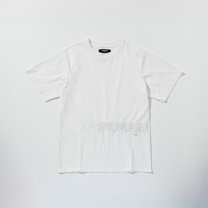 1PIU1UGUALE3 RELAX(ウノピゥウノウグァーレトレ リラックス) ハンドライクエンボスロゴ半袖Tシャツ UST-26083 ホワイト