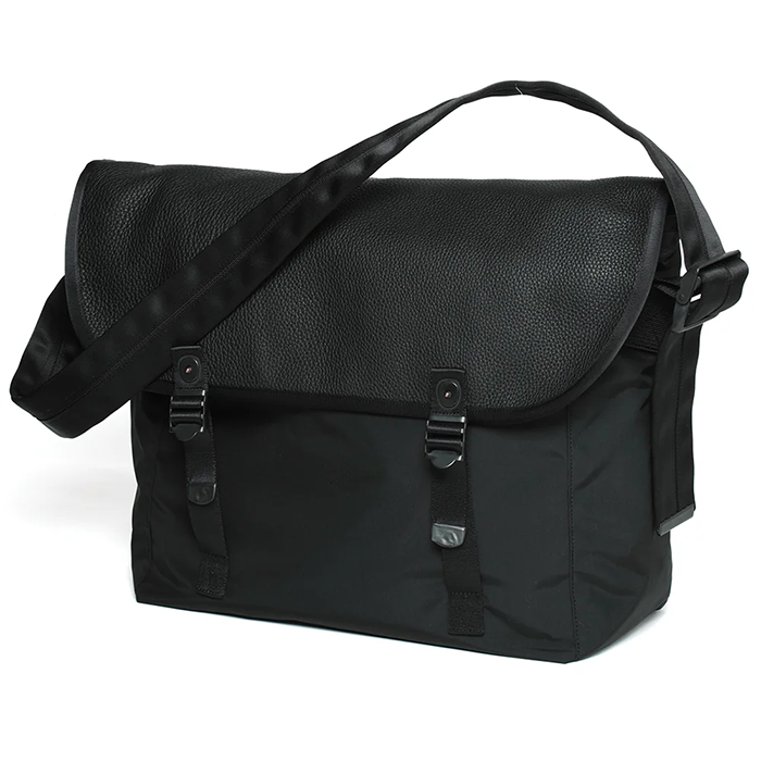 A20037 Black Messenger